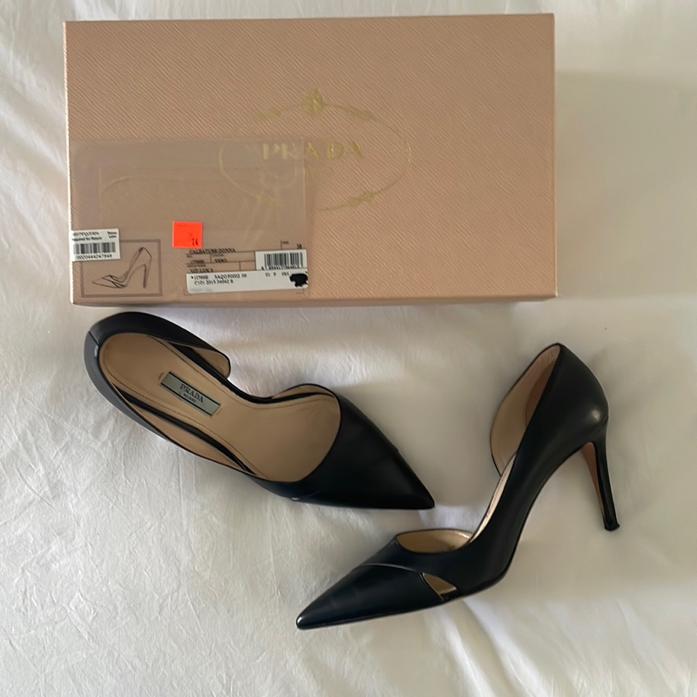 Prada black pump with open side size 38